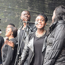 Jugendchor des afrikanisch-internationalen „Pentecost International Worship Centre“, in Nürnberg